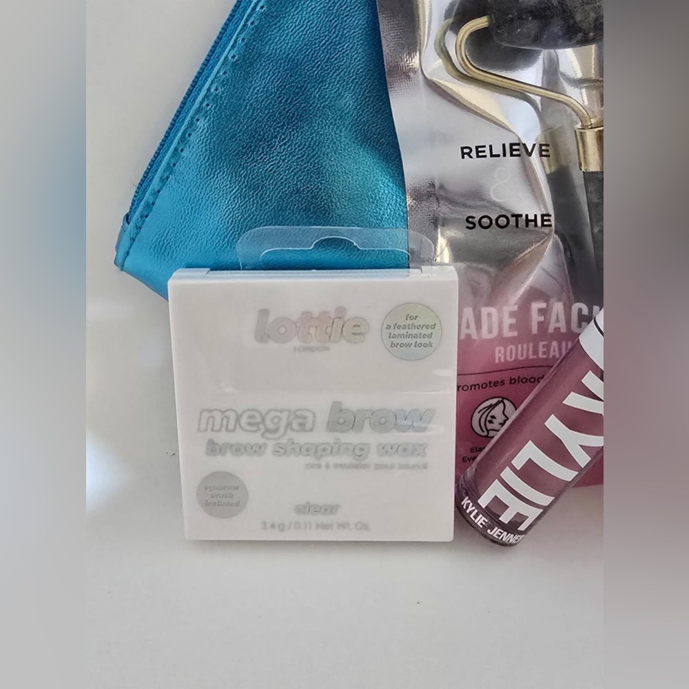 Mystery Beauty Bundle - Kylie, Jeffree Star, Lottie etc. - Picture 3 of 3